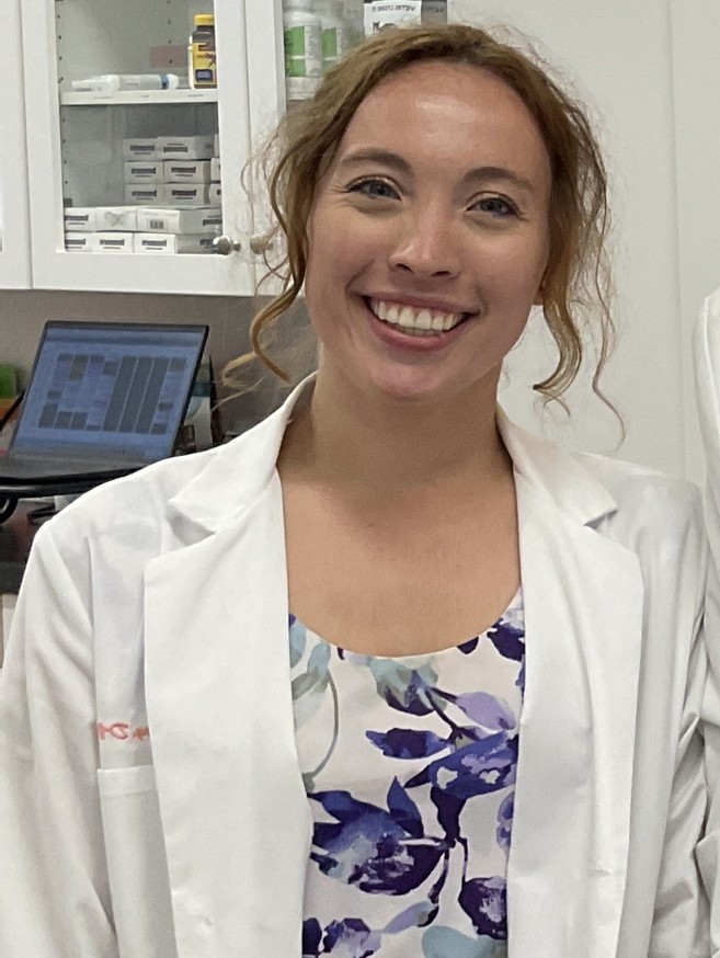 Julia  Kostelny, DVM